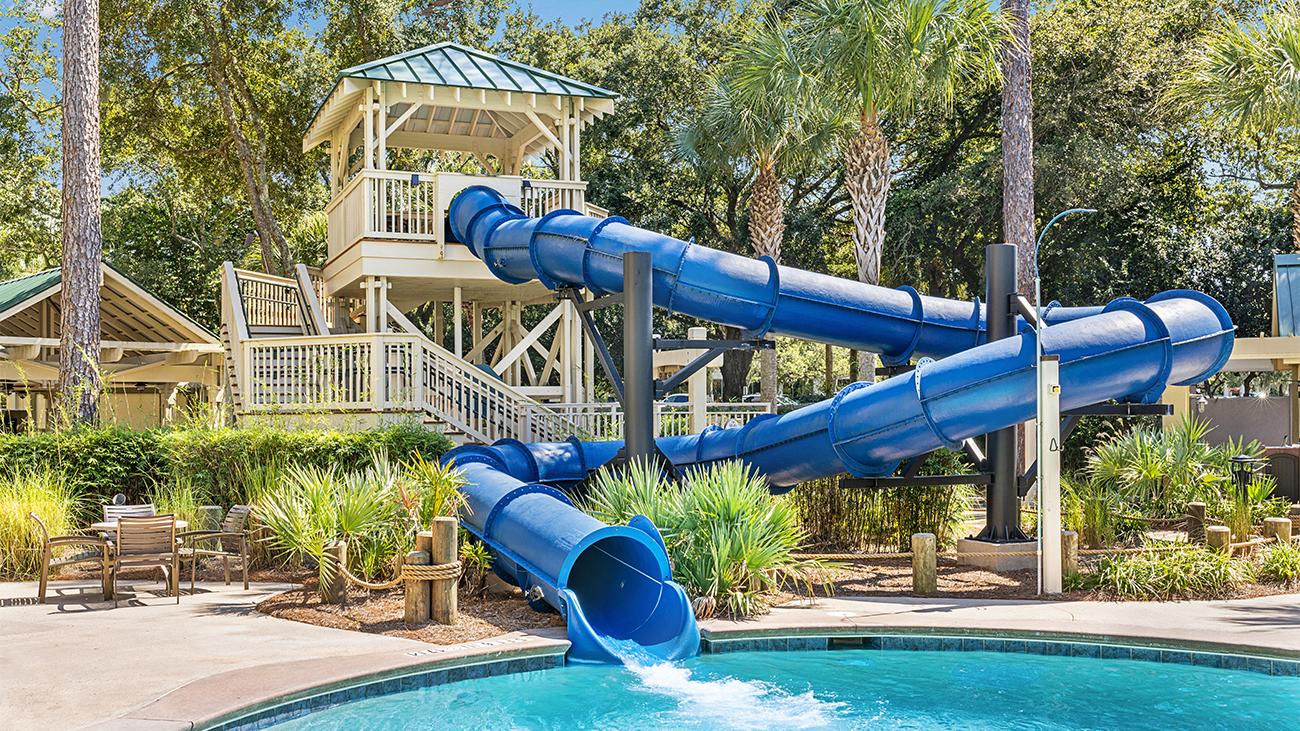 Bleu's Lagoon Pool - Water Slide